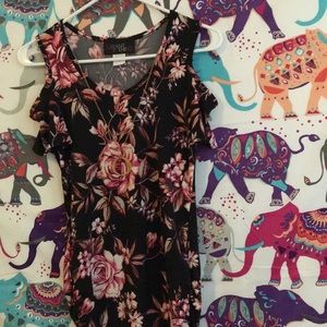 Floral shirt with necklace